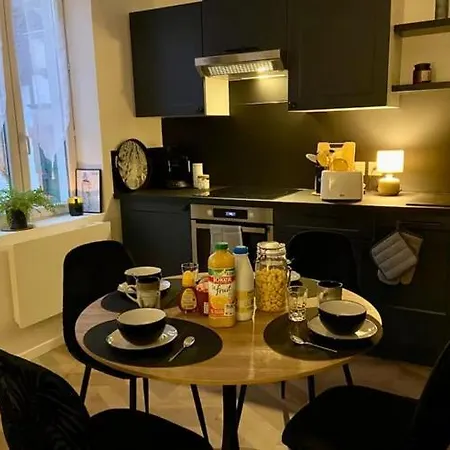 Au Centre Ville, Place Jean Moulin * Moulins (Allier)