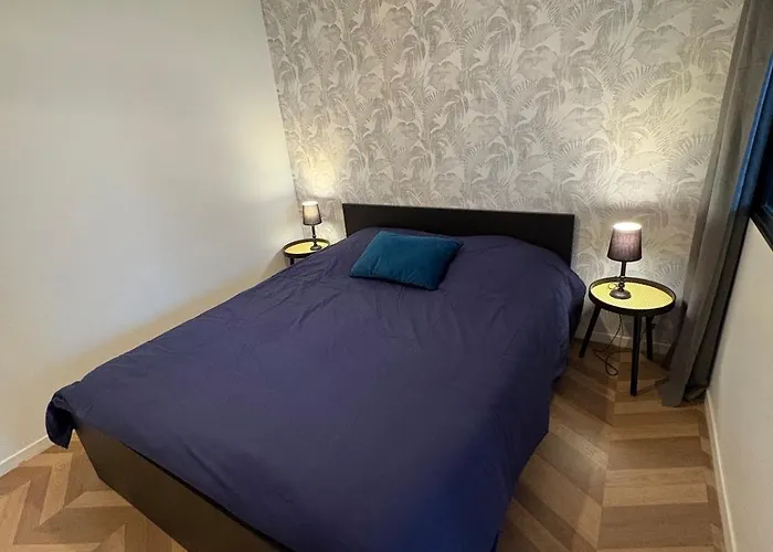 Au Centre Ville, Place Jean Moulin *